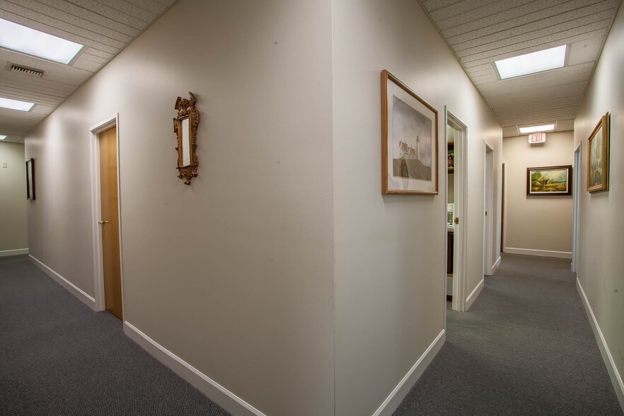 More Photos Of 1477 W Fairbanks Ave, Winter Park Office For Sale