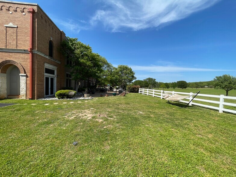 More Photos Of 11351 Hilltop Rd, Argyle Apartments For Sale