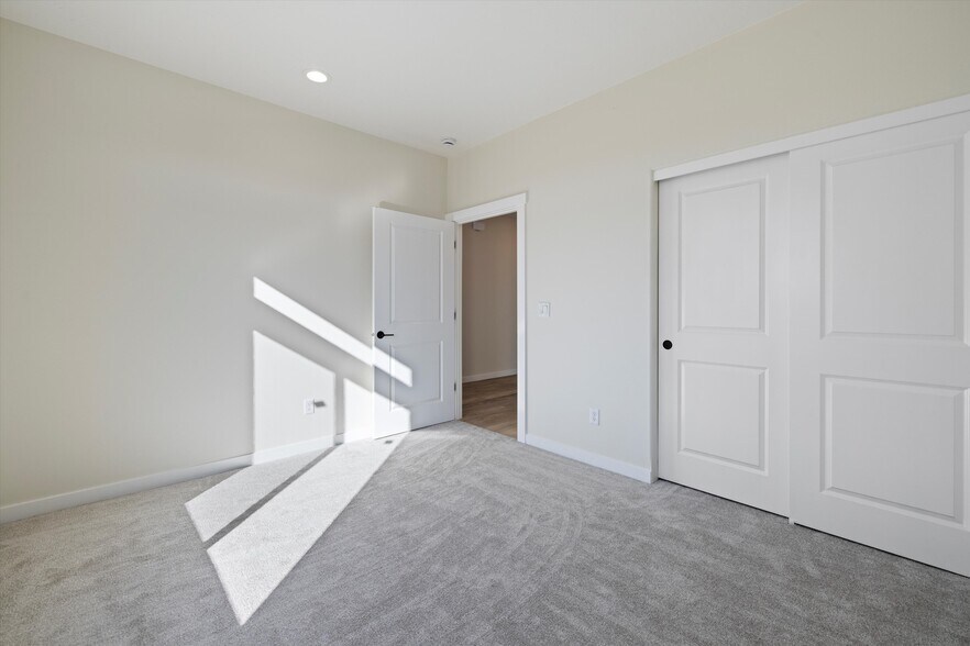 More Photos Of 1101-1109 Fairhaven Loop, Richland Apartments For Sale