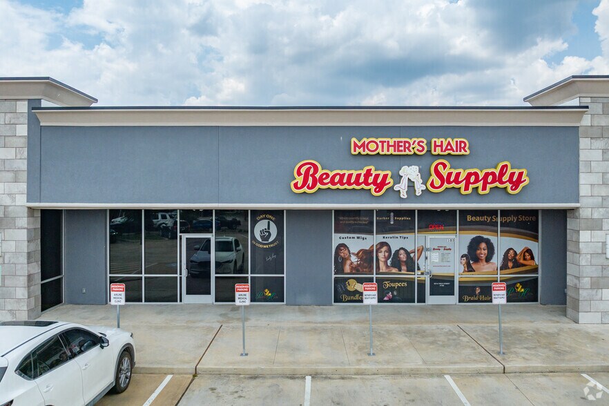 More Photos Of 239 W Tidwell Rd, Houston Storefront Retail Office For Lease