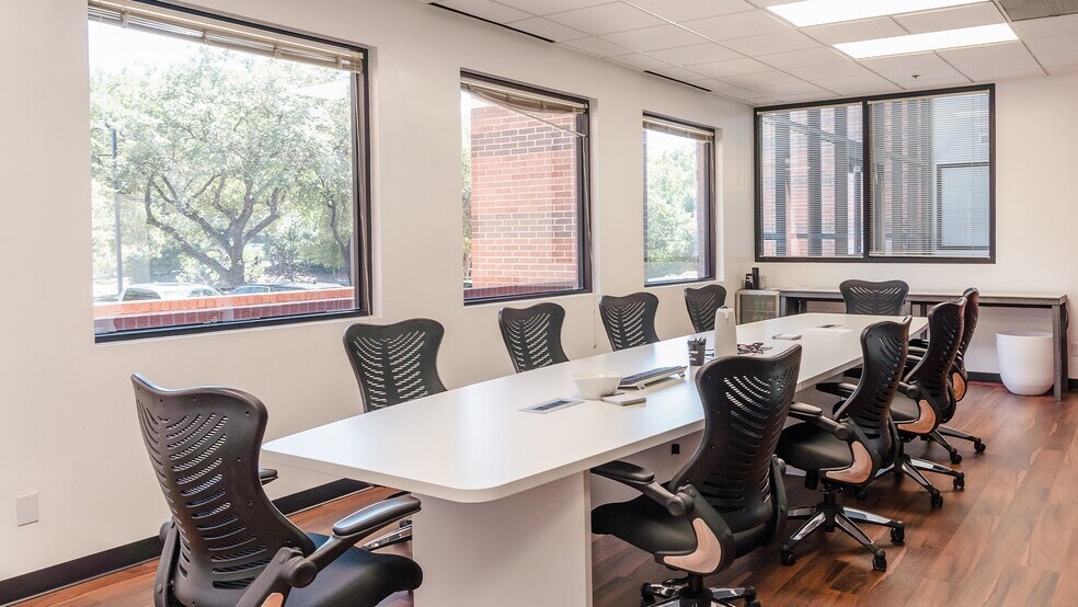 More Photos Of 9015 Mountain Ridge Dr, Austin Medical For Lease