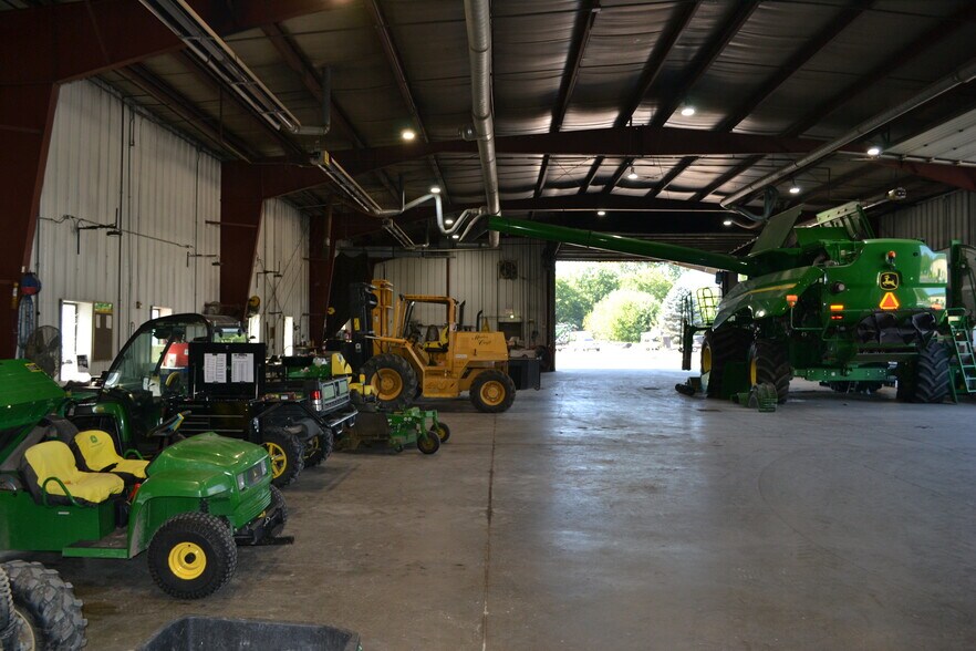 More Photos Of 1111 W 3rd St, Rushville Freestanding For Lease