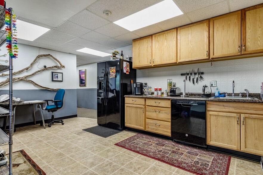 More Photos Of 3535 S Irving St, Sheridan Warehouse For Lease