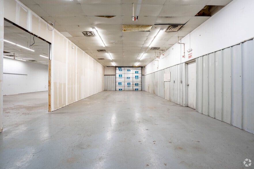 More Photos Of 8807-8815 Emmott Rd, Houston Unknown For Lease