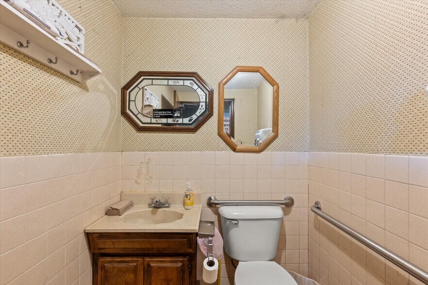 More Photos Of 3044 Deans Bridge Rd, Augusta Restaurant For Sale