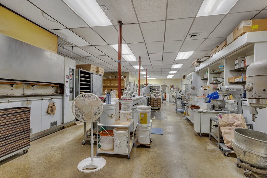 More Photos Of 531 Railroad Ave, Albany General Retail For Sale