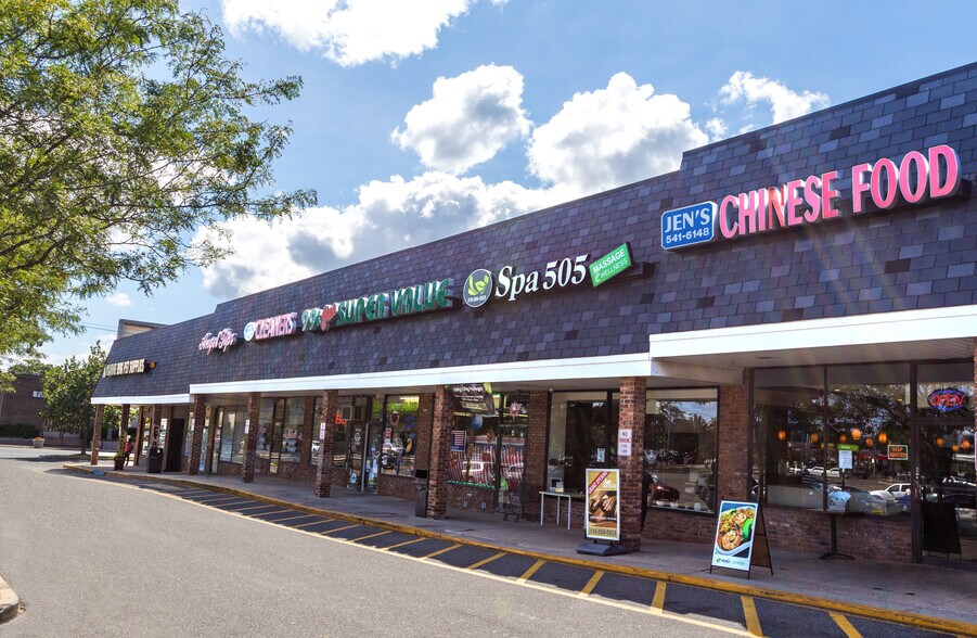 More Photos Of 1304-1354 Hicksville Rd, Massapequa Unknown For Lease