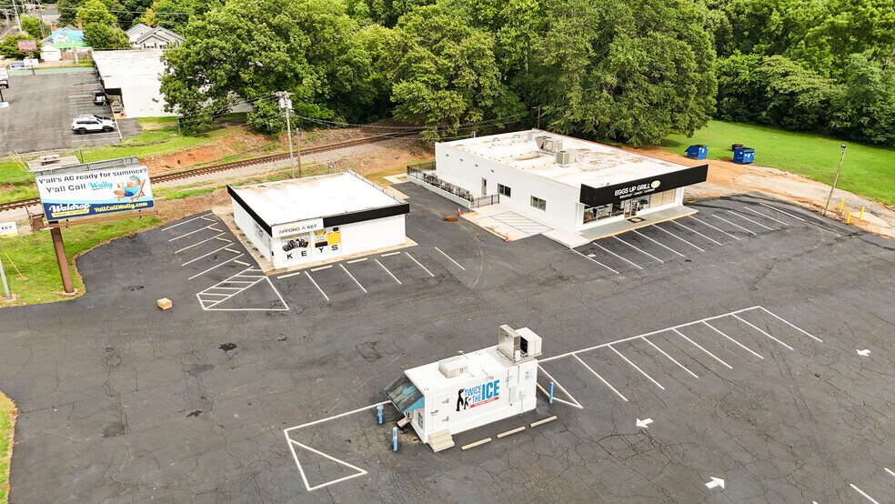 More Photos Of 114 Fleming St, Laurens Storefront For Lease