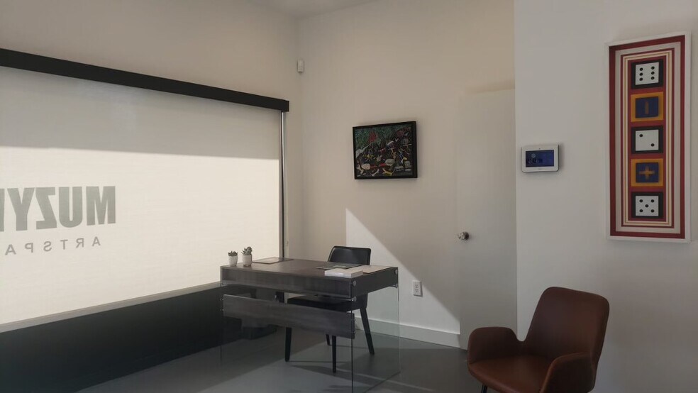 More Photos Of 1011-1065 5th Ave N, Naples Storefront Retail Office For Lease