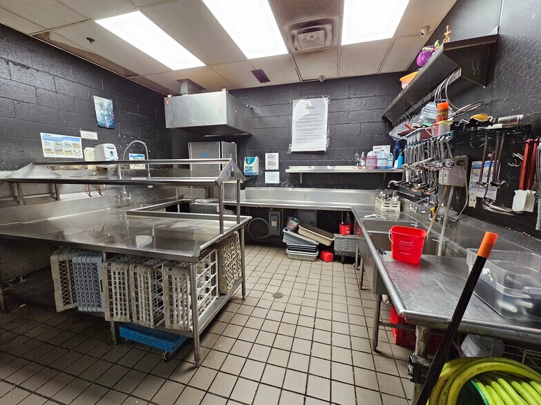 More Photos Of 24940 Sperry Dr, Westlake Restaurant For Sale