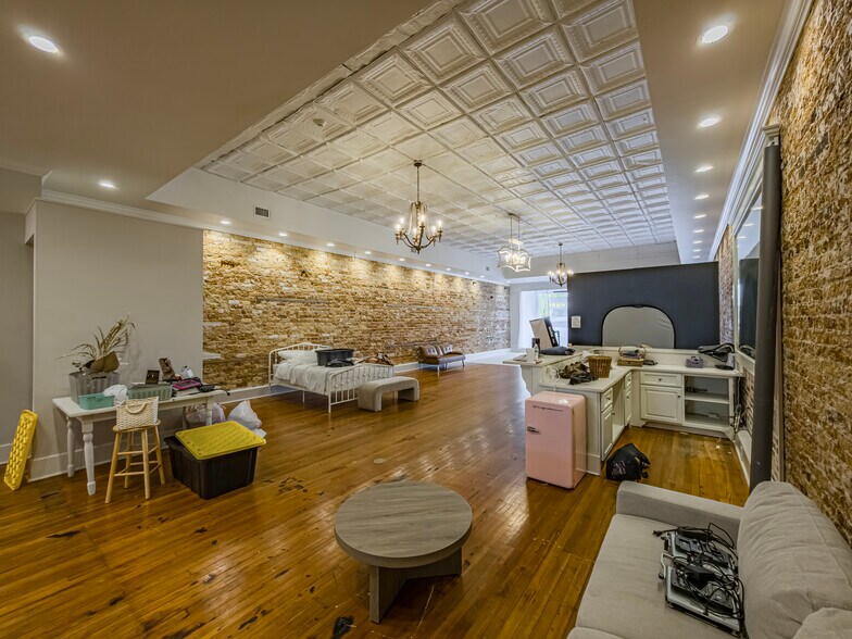 More Photos Of 134 N Patterson St, Valdosta Storefront Retail Office For Sale