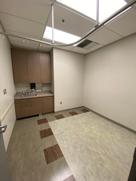 More Photos Of 1682-1689 7th St, Oakland Apartments For Lease