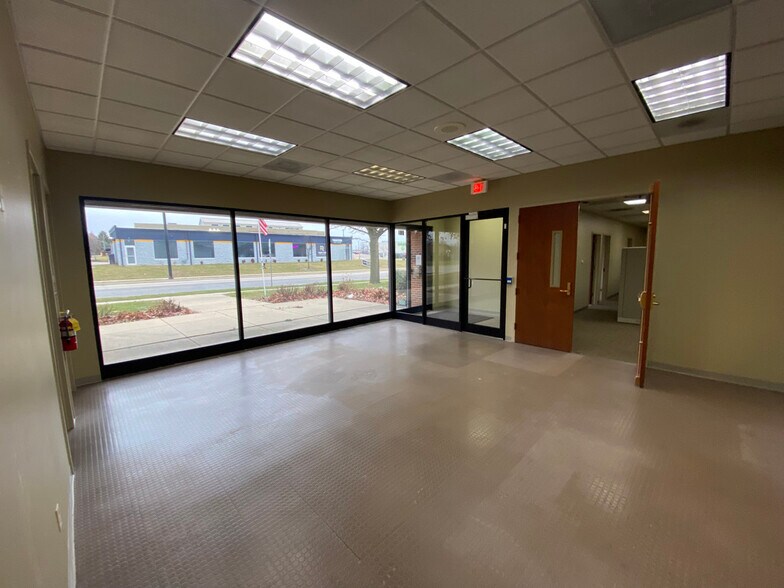 More Photos Of 201 Devonshire Dr, Champaign Medical For Lease