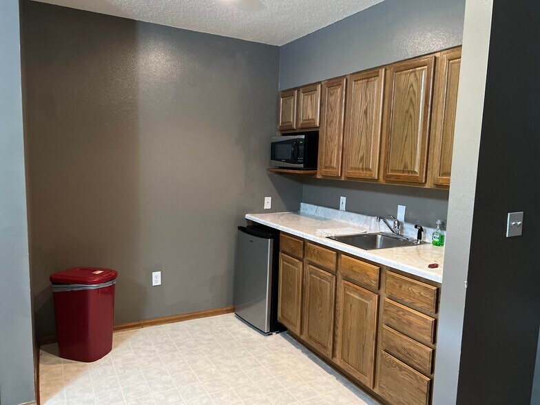 More Photos Of 215 E Church St, Lewellen Hotel For Sale