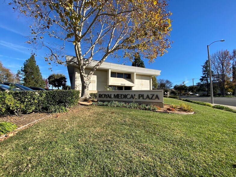 More Photos Of 2045 Royal Ave, Simi Valley Medical For Lease