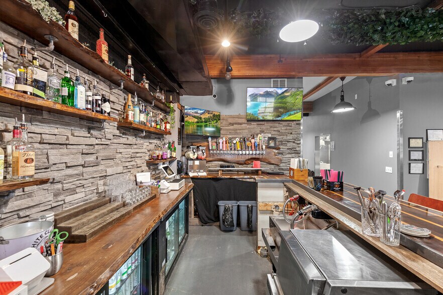 More Photos Of 314 N 4th St, Coeur d'Alene Bar For Sale