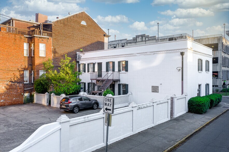 More Photos Of 301 W York St, Savannah Office For Sale