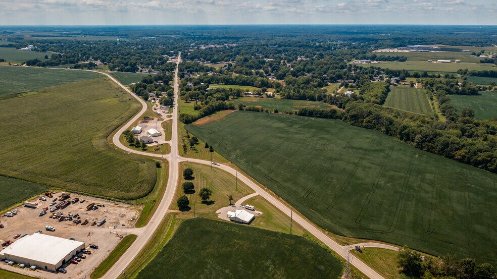 More Photos Of 20447 Old Route 66 Hwy, Staunton Flex For Sale