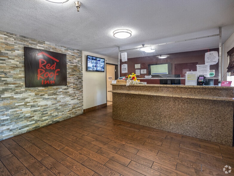 More Photos Of 10901 Harts Rd, Jacksonville Hotel For Sale