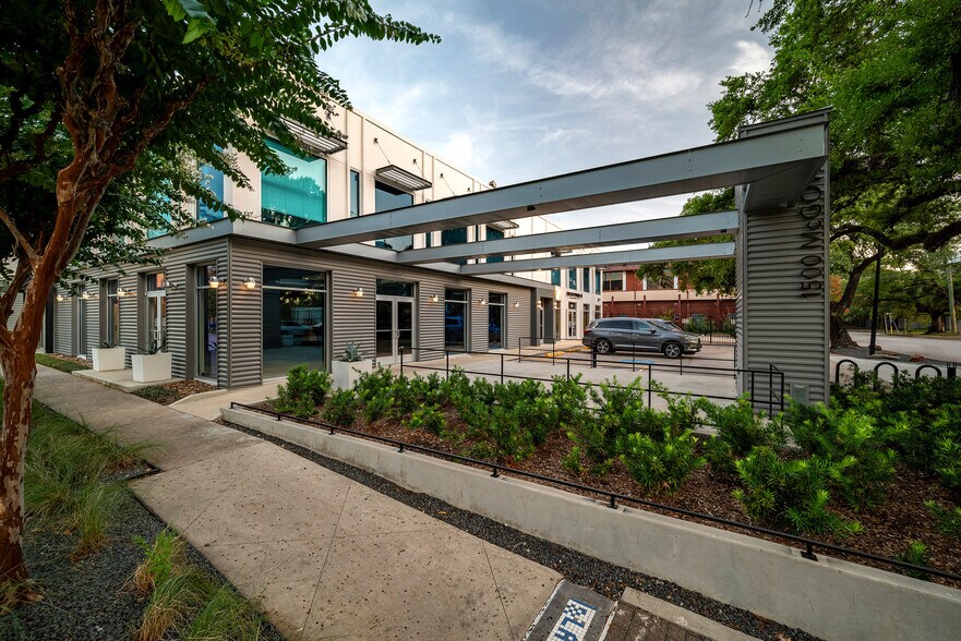 More Photos Of 1500 McGowen St, Houston Restaurant For Lease