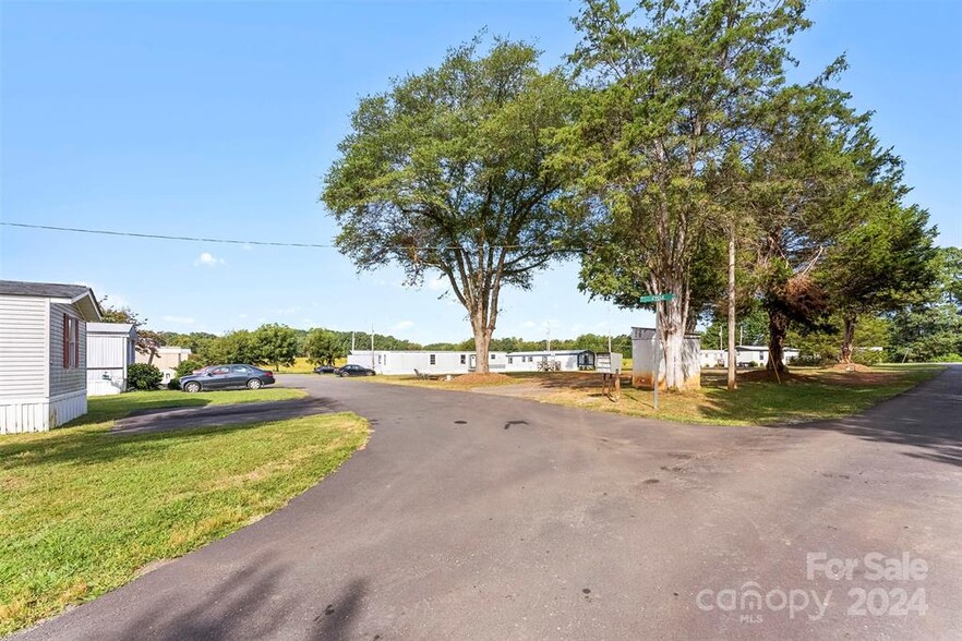 Primary Photo Of 502 Cycle ln, Dallas Manufactured Housing Mobile Home Park For Sale