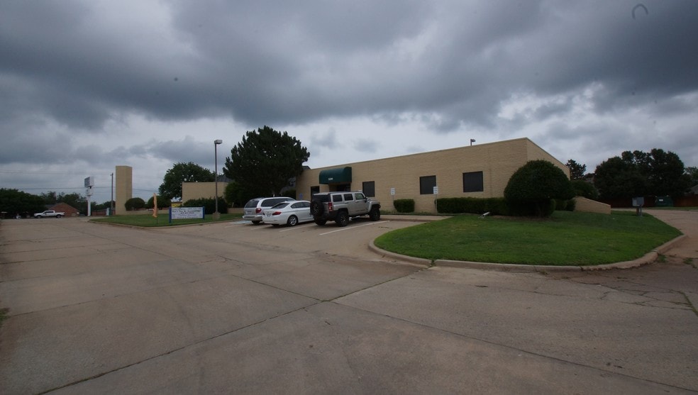 More Photos Of 3200 E Memorial Rd, Edmond Medical For Lease