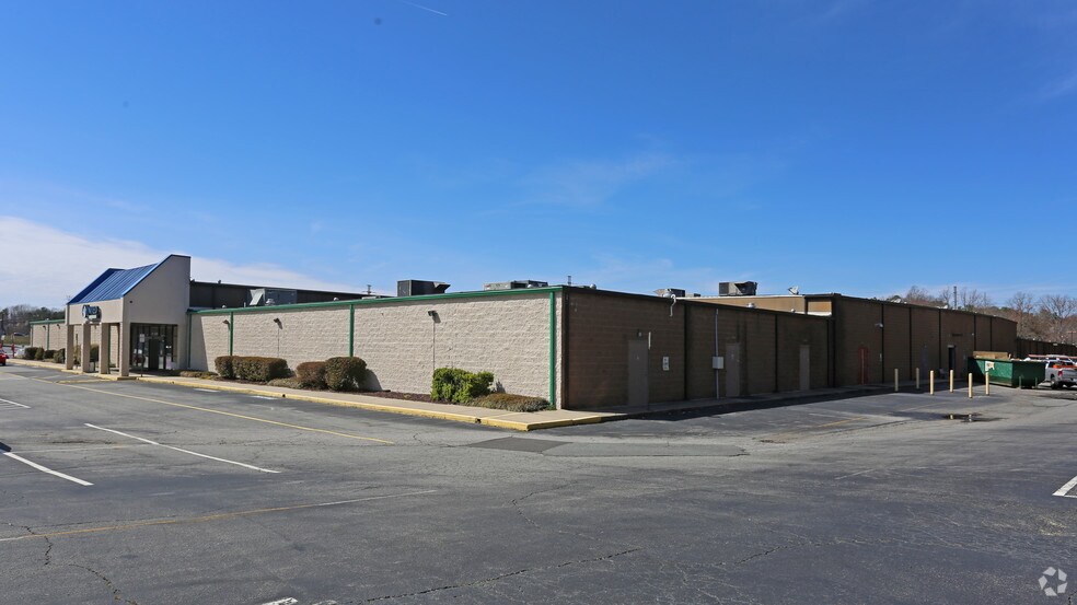 More Photos Of 2091-2105 Peters Creek Pky, Winston-Salem Unknown For Lease