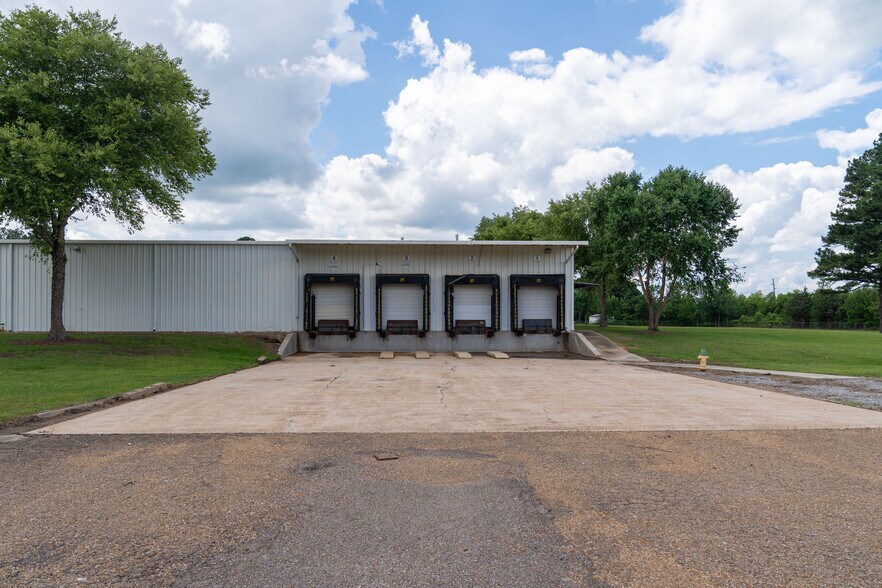 More Photos Of 212 Industrial Park Rd, Starkville Warehouse For Lease