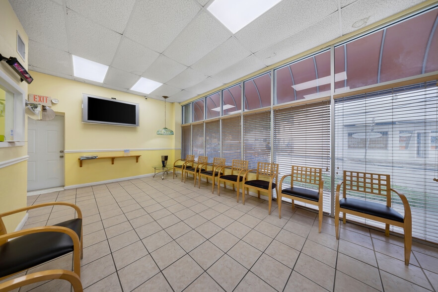 More Photos Of 1058-1062 SW 1st St, Miami Storefront Retail Office For Sale