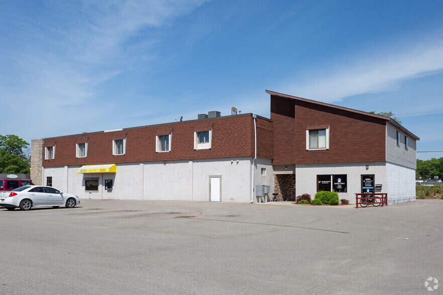 More Photos Of 420 Whitehall Rd, Muskegon Storefront Retail Office For Lease