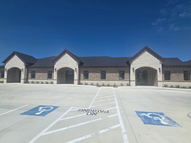 More Photos Of 7308 Canyon Park Dr, Fort Worth Medical For Sale