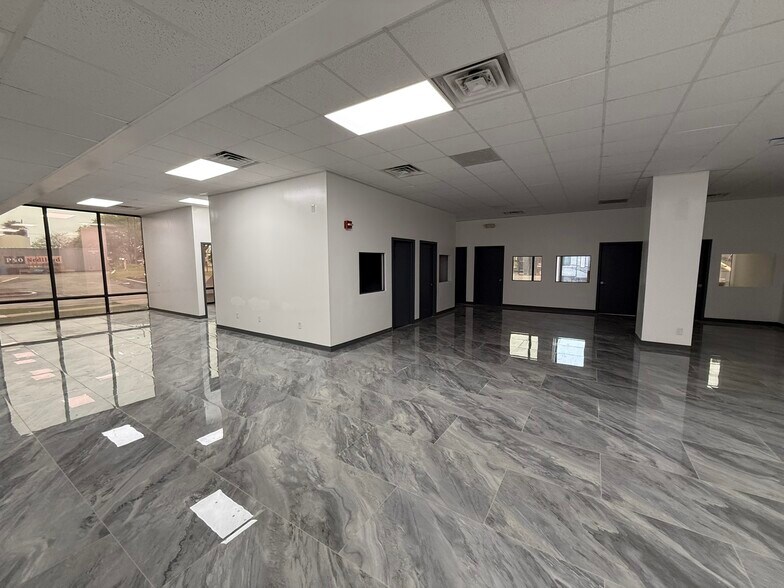 More Photos Of 900 N University Blvd, Jacksonville Medical For Lease