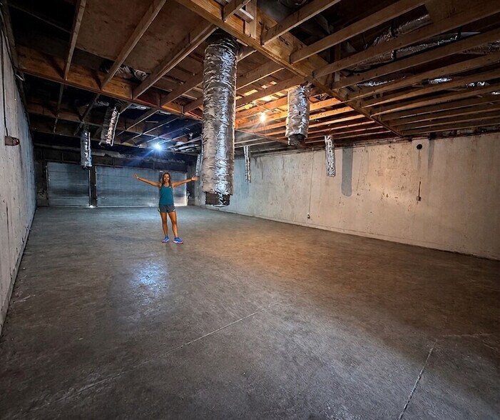 More Photos Of 826 SW Ralph David Abernathy Blvd, Atlanta Storefront For Lease