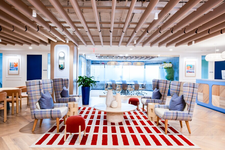 More Photos Of 1750 Tysons Blvd, McLean Coworking Space