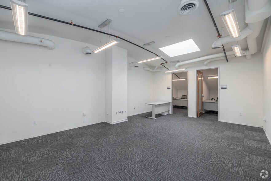 More Photos Of 6350 Santa Monica Blvd, Los Angeles Office For Sale