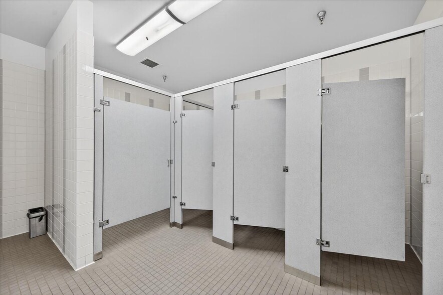 More Photos Of 7060 N Fresno St, Fresno Office For Lease