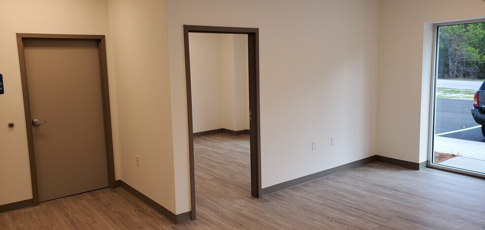 More Photos Of 2011 Corporate Dr, Wilmington Showroom For Lease