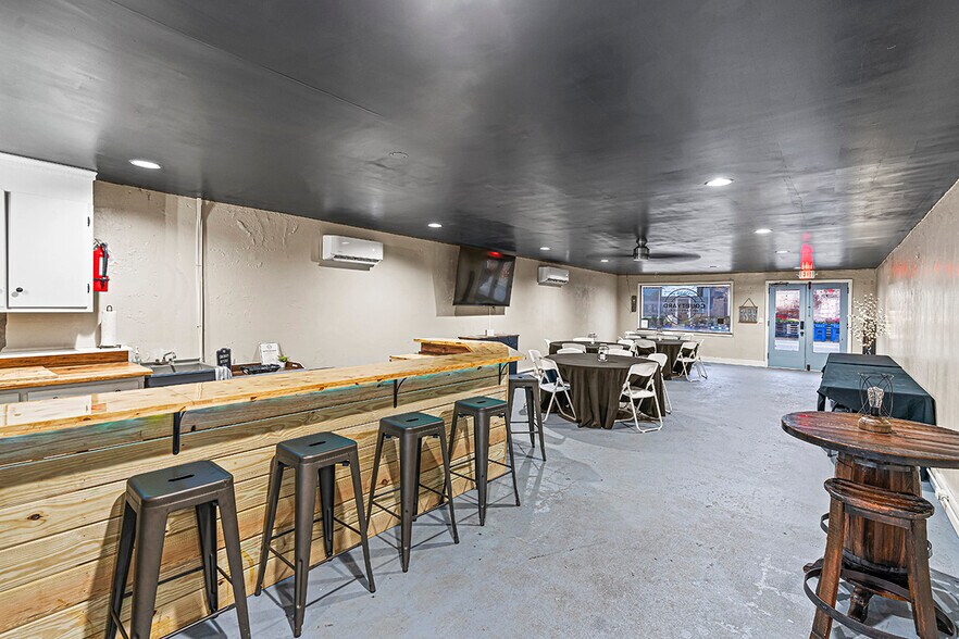 More Photos Of 102 N Cambridge St, Ninety Six Office For Sale