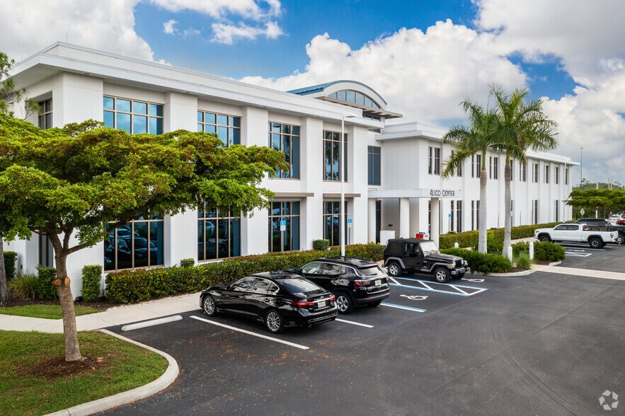 Primary Photo Of 10070 Daniels Interstate Ct, Fort Myers Office For Lease