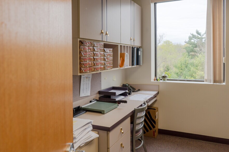 More Photos Of 117 Mary's Ave, Kingston Medical For Sale