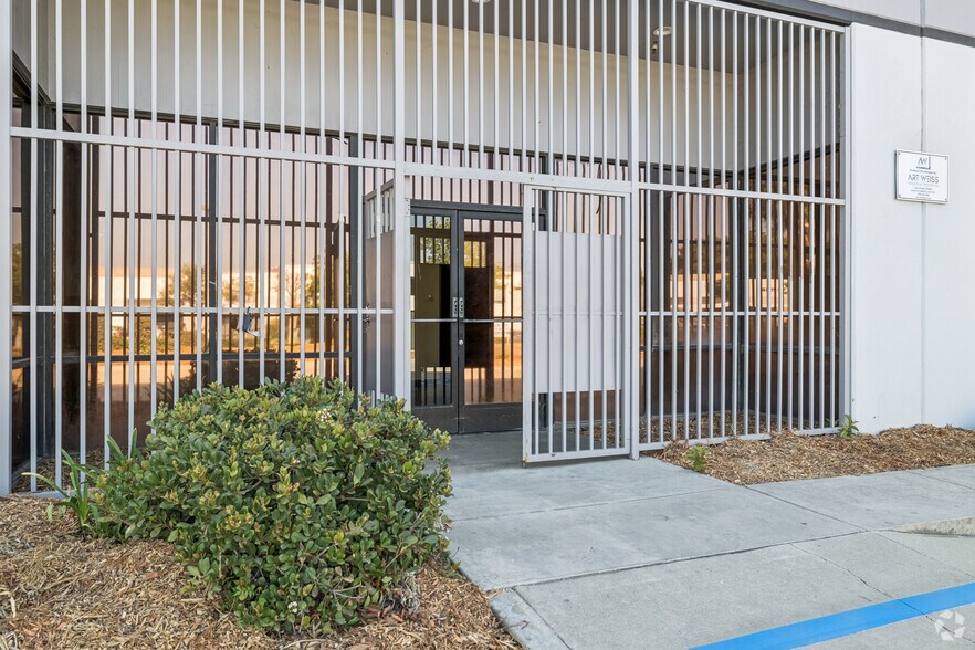 More Photos Of 4800 LittleJohn St, Baldwin Park Warehouse For Lease
