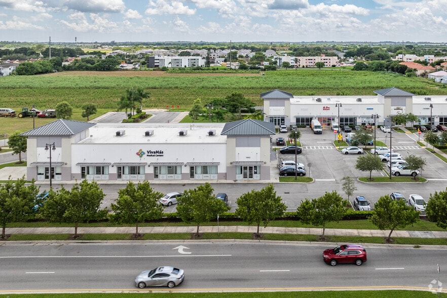 More Photos Of 1400-1420 NE 8th St, Homestead Storefront For Lease
