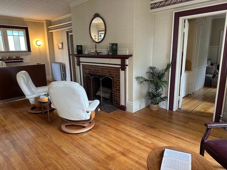 More Photos Of 8 Court St, Concord Office For Sale