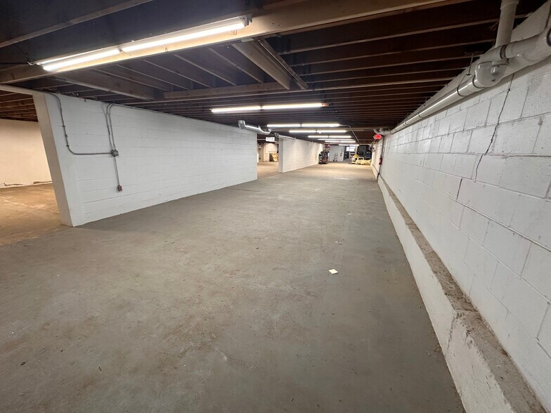 More Photos Of 1623-1635 Chicago Dr SW, Grand Rapids Freestanding For Lease