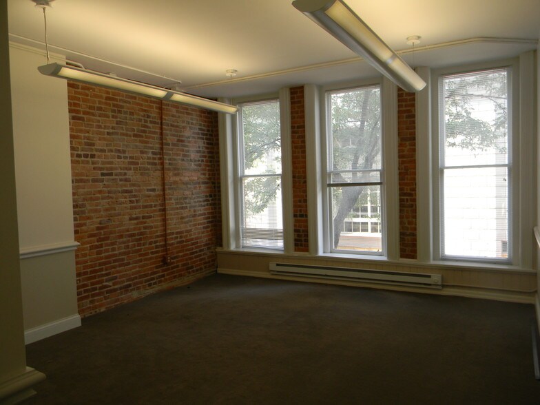 More Photos Of 112 Capitol St, Charleston Office For Sale