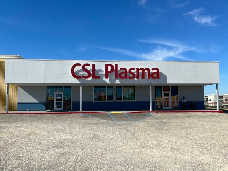 More Photos Of 3607 N Navarro St, Victoria General Retail For Lease