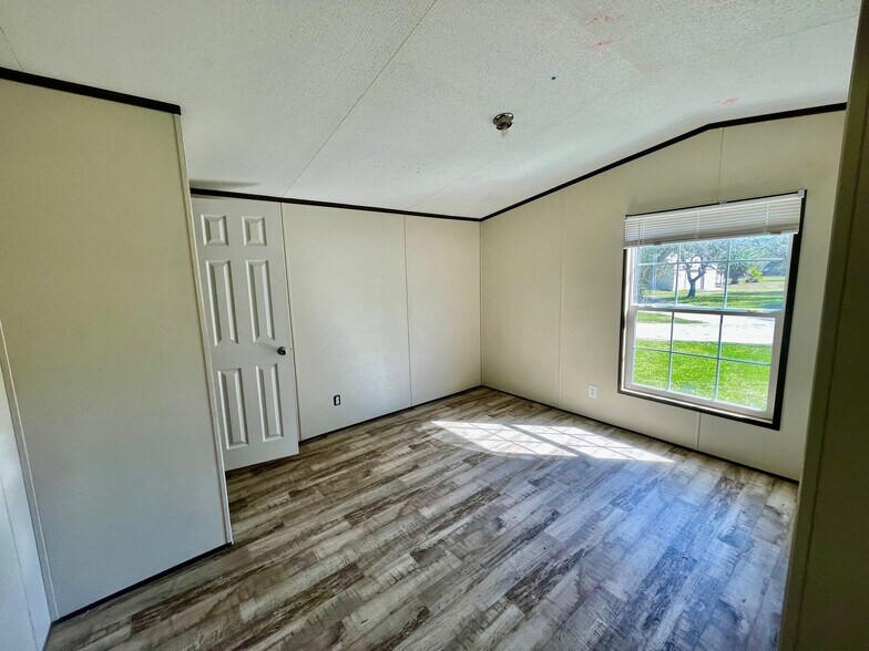 More Photos Of 1524 16th St, Rockport Manufactured Housing Mobile Home Park For Sale