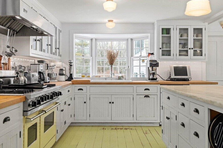 More Photos Of 507 Benson Rd, Manchester Center Specialty For Sale