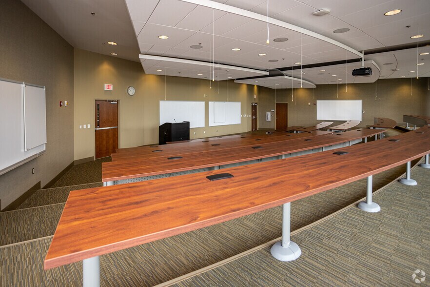 More Photos Of 201 Resting Tree Dr, Bristol Office For Lease