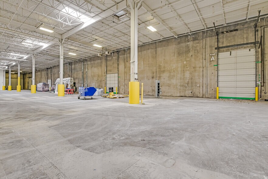 More Photos Of 10420 Metric Blvd, Austin Warehouse For Lease